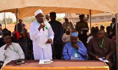 FULafia auctions equipment Considered unserviceable and unusable