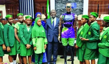 How school girls at FGGC Sagamu built an AI Robot called ‘Kiki-Saggy’