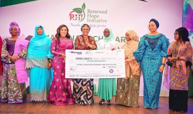 First Lady Oluremi Tinubu Launches National Scholarship Programme, Grants Scholarships to 43 Tertiary Students