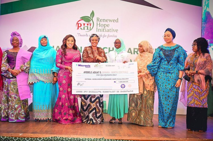 First Lady Oluremi Tinubu Launches National Scholarship Programme, Grants Scholarships to 43 Tertiary Students