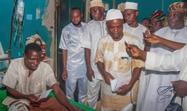 Oyo lawmaker awards scholarship to students, cash support for ailing constituents
