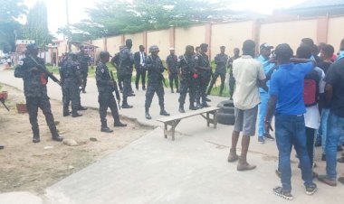 Students of Oyo College Rally at EFCC Office to Protest Alleged Operative 'Invasion'