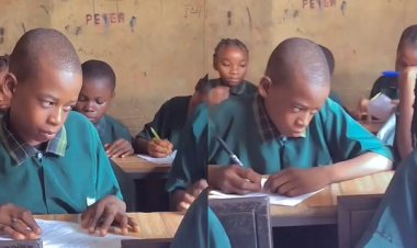 Teacher Exposes Student's Clever Cheating During Test, Sparks Reactions Online – “Caught red-handed”