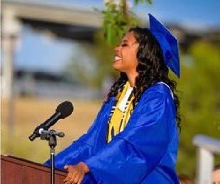 Young African-American girl breaks record at US university.