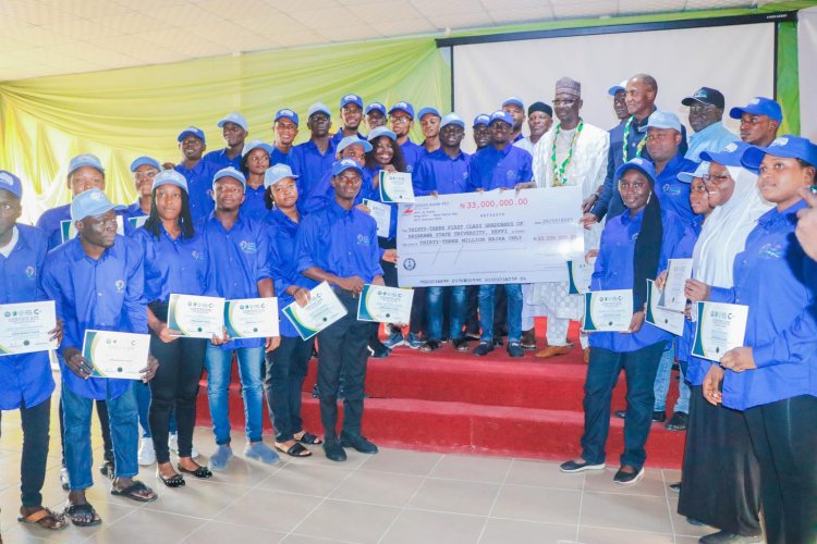 Governor Sule Presents Cheques to 33 NSUK First-Class Graduates, Lauds University For initiating AA Sule Ideation Camp 33