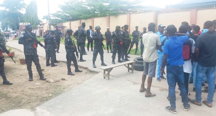 Students of Oyo College Rally at EFCC Office to Protest Alleged Operative 'Invasion'