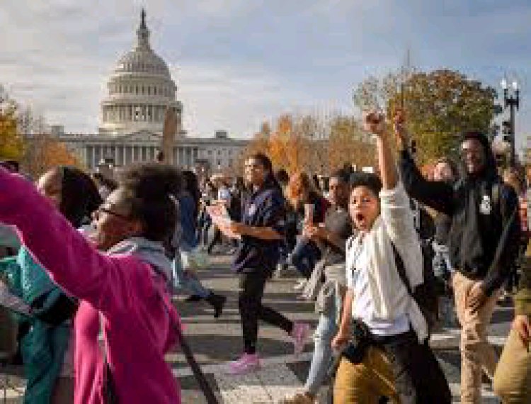 Students Walk Out of Hillary Clinton's Class to Protest Columbia University's 'Shaming' of Pro-Palestinian Supporters