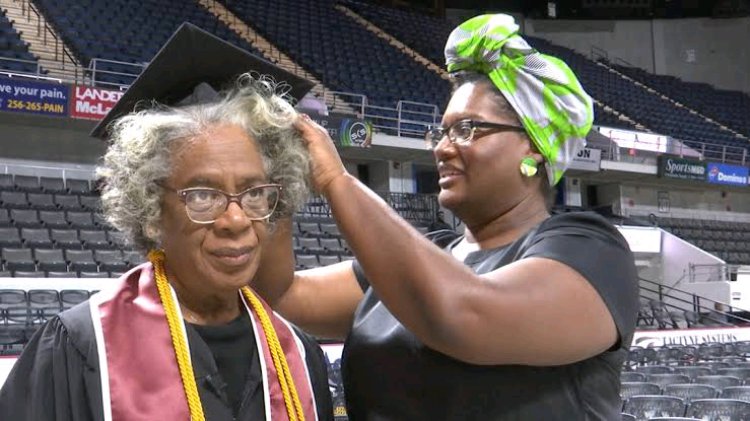 80-Year-Old Woman Achieves Lifelong Dream, Graduates with Over 70% GPA, Plans for Master's Degree