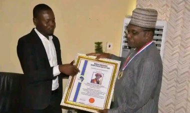 TASU VC Bags Award of Outstanding Leadership