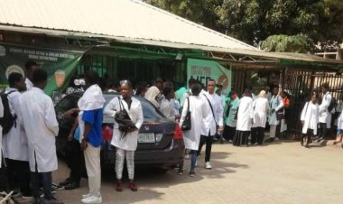 UNILAG Students Boycott Lab Session Over Fee Hike