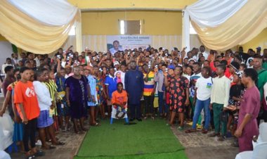 Philanthropist purchases JAMB forms for 1000 students in Ondo