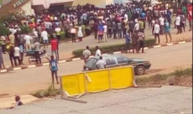 Students of FUNAAB Protest Against EFCC Officials' Visit to the Institution