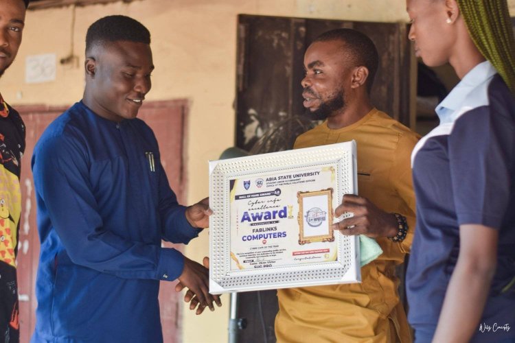 ABSU SUG Presents Excellence Award to Fablinks Computers