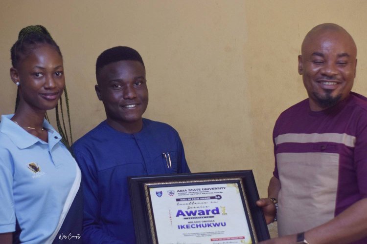 ABSU ICS Staff Receives Service Award from SUG