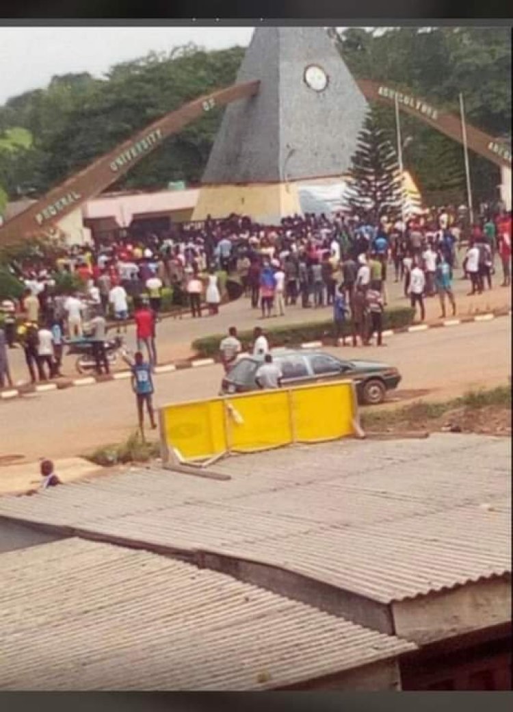 Students of FUNAAB Protest Against EFCC Officials' Visit to the Institution