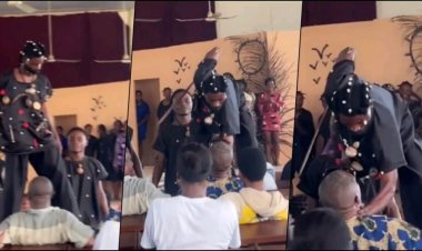 "Nothing You Won Tell Me the Lecturer Don Fail the Guy Before": Moment Art Student Grabs Lecturer’s Neck During Presentation