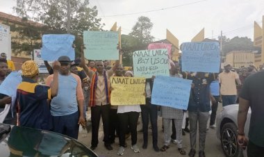 SSANU, NASU, NAATS Protest Withheld Salaries, Block UNILAG Gate