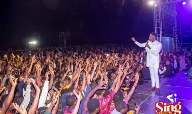 Moses Bliss Lights Up FUTA with Inspiring Performance