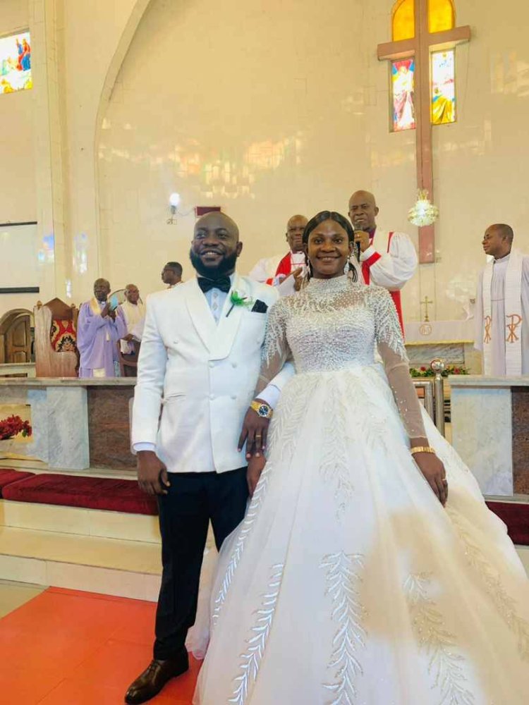 ABSU SUG PRO Extends Wishes for Blissful Marriage to Lecturer Anucha Wisdom