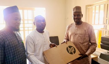 FULafia Alumni Donates Laptop to GST Center
