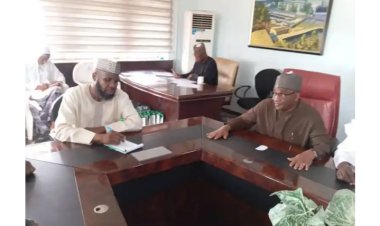 ABU Veterinary Medicine Class of ’82 visits Alma Mata, donates PAS, digital projectors