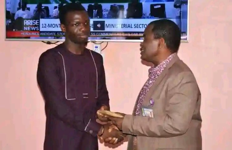 FUTMinna VC Recognizes Innovation, Rewards Student with N100,000 Cash Gift
