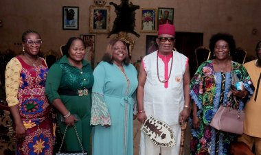 Ojukwu University Management Pays Courtesy Visit to HRM Igwe Onyido