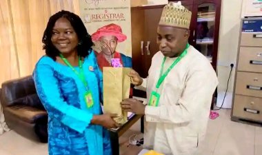 FULafia Women's Wing SSANU Shows Appreciation to Registrar with Gift