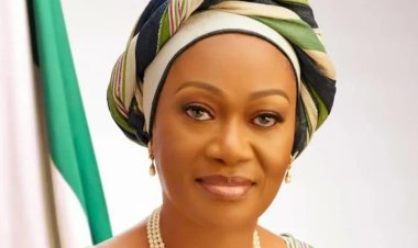 First Lady Donates 50,000 Books to Pupils In Kogi