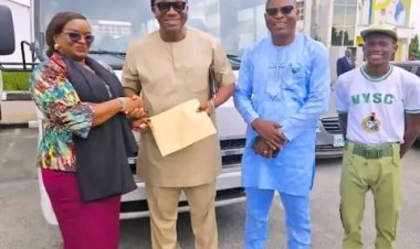 Lagos State Government Donates Bus to NYSC