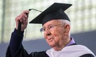 101-Year-Old WWII Veteran Finally Celebrates Graduation at Cornell College 80 Years Later
