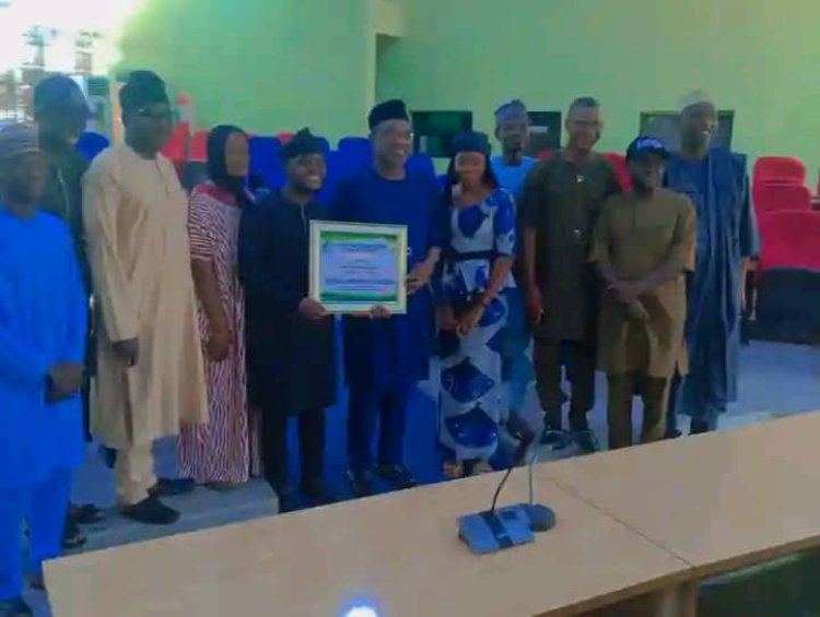 Taraba State University VC Receives Award of Excellence from Taraba State Students Union