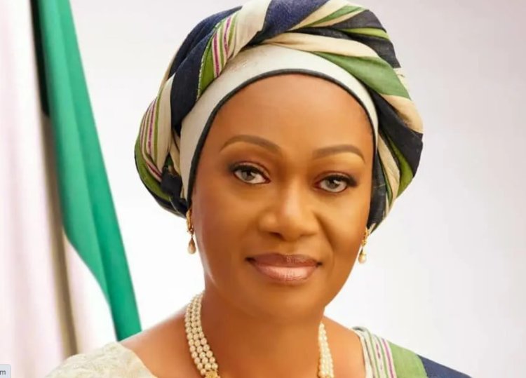 First Lady Donates 50,000 Books to Pupils In Kogi
