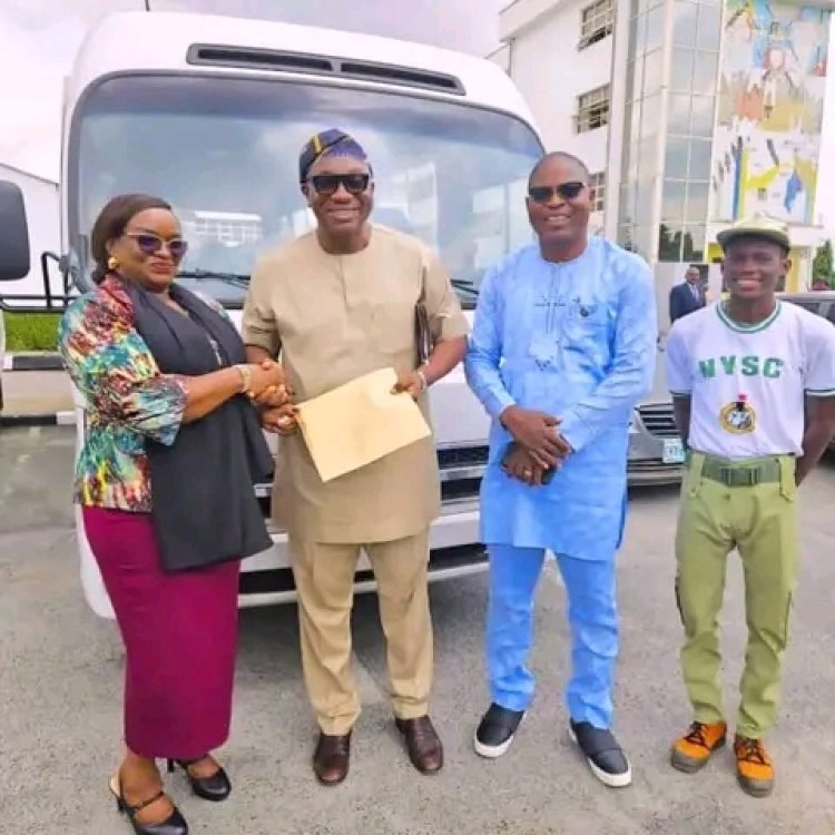 Lagos State Government Donates Bus to NYSC