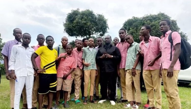 Popular Musician Wande Coal Visits Son at Command Secondary School