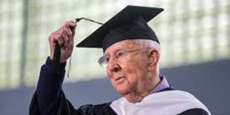 101-Year-Old WWII Veteran Finally Celebrates Graduation at Cornell College 80 Years Later