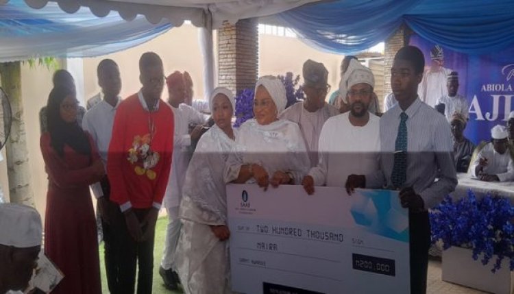 25 Oyo Students Receive ₦200,000 Grants at Ajimobi's 4th Fidau Anniversary