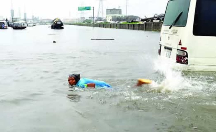 Lekki Students Face Hardships Due to Poor Road Conditions and Flood After Heavy Rain