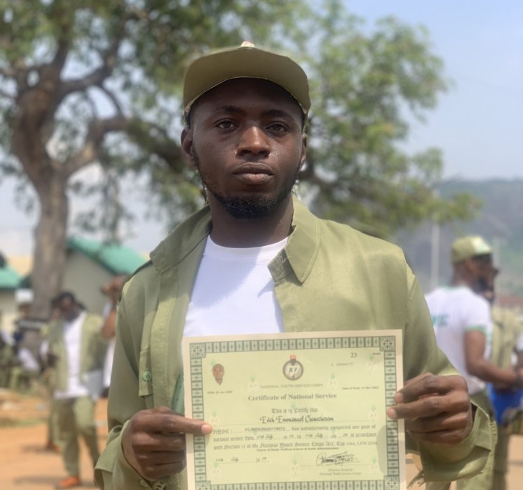 Ex-Corps Member Cries as He Becomes First Graduate in His Family