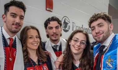 Quintuplets Earn Bachelor's Degrees, Graduate Together from US University