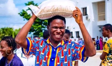 Taraba First Lady Donates Foodstuff To Tertiary Institution Students