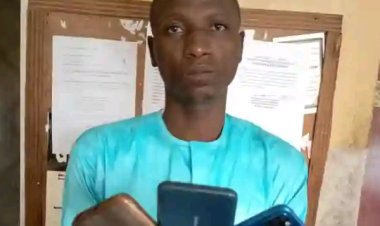 How a Fake Lecturer Seizes Students' Phones and Attempts to Sell Them