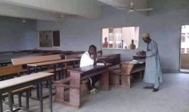 Kebbi State Polytechnic Lecturer Spotted Teaching Sole Attending Student