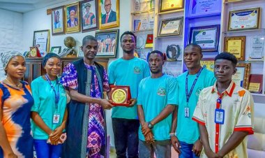 FULOKOJA Zoology Students Present Exemplary Leadership Award to VC Prof. Olayemi Akinwumi