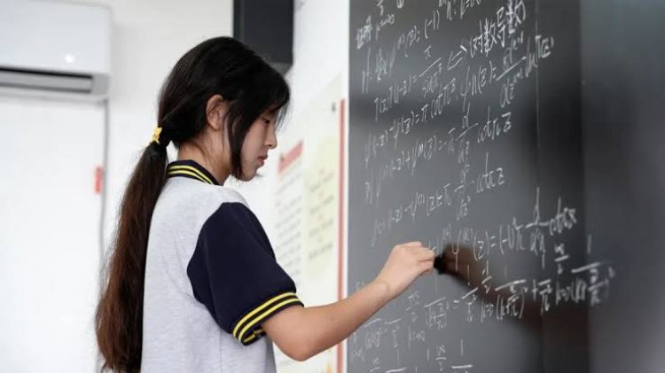 Chinese Student Shocks : Beats AI and Top Universities in Math Competition