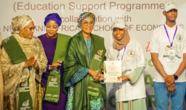 Oluremi Tinubu Awards Scholarships to 200 University Students