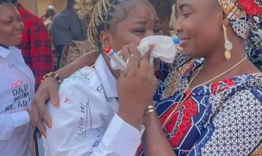 PAAU Agriculture Graduate Bursts into Tears Upon Seeing Mother at Graduation