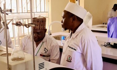 FULafia Vice-Chancellor Inspects Biochemistry Department Facilities