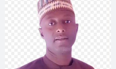 UDUS Lecturer Mallam Idris Muhammad Secures Scholarship for Doctorate Degree in USA, Receives Award from Students