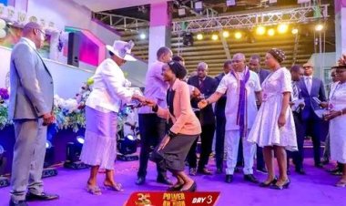 Dr. Olukoya of MFM Rewards 492 First Class Students